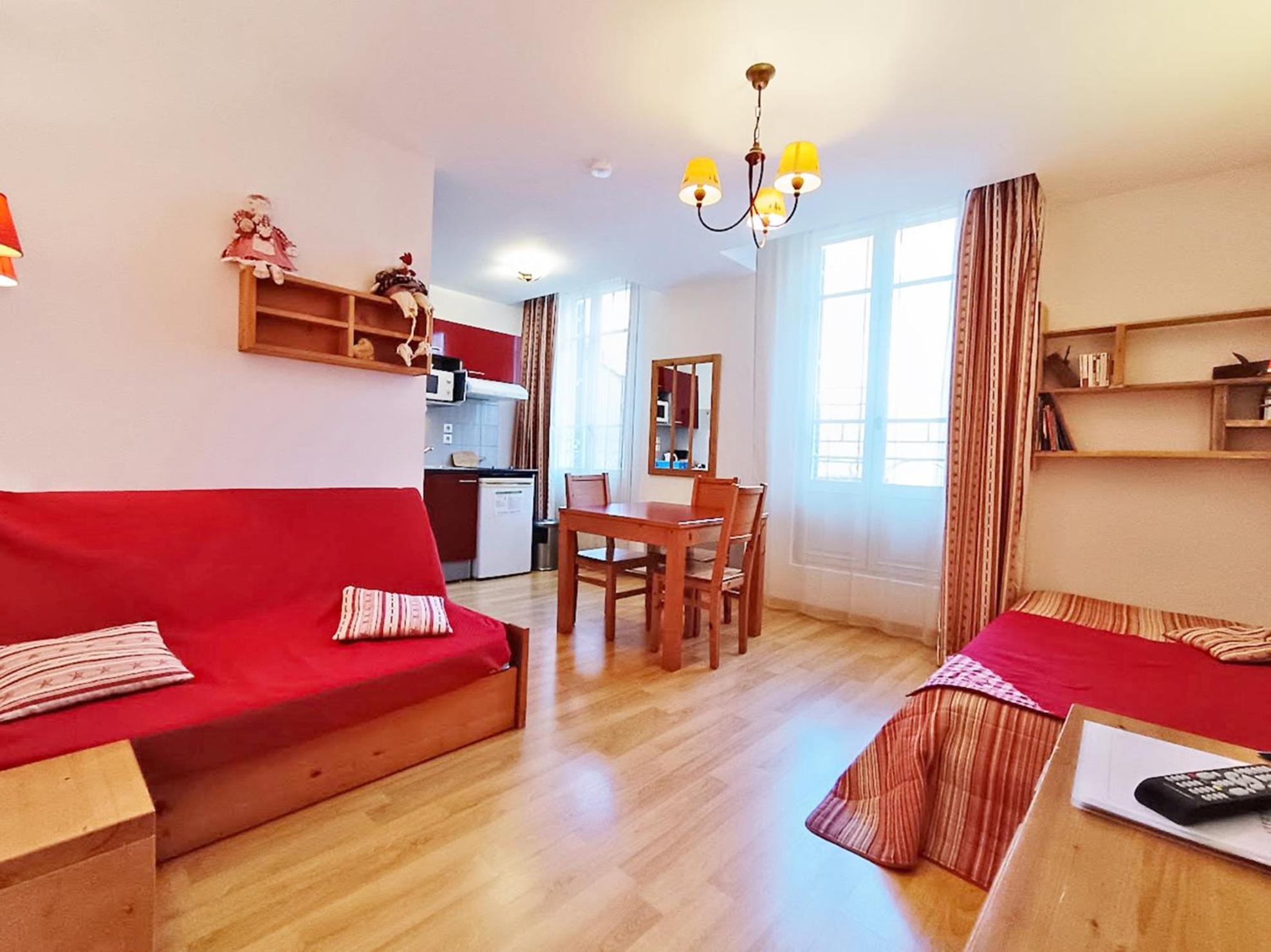 Le Bouquetin, Studio, Centre Luchon, Wifi, Casier A Skis, Ascenseur, 3 Personnes Bagnères-de-Luchon Extérieur photo