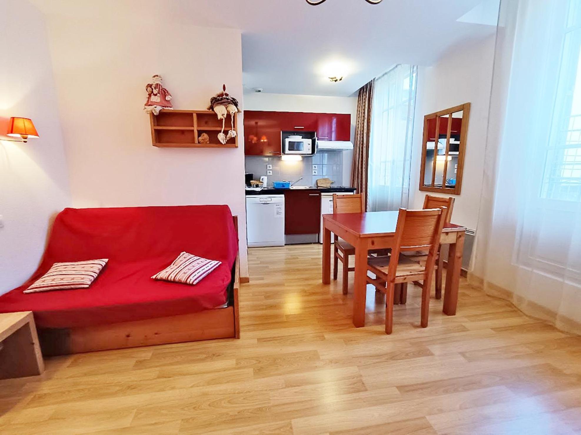 Le Bouquetin, Studio, Centre Luchon, Wifi, Casier A Skis, Ascenseur, 3 Personnes Bagnères-de-Luchon Extérieur photo